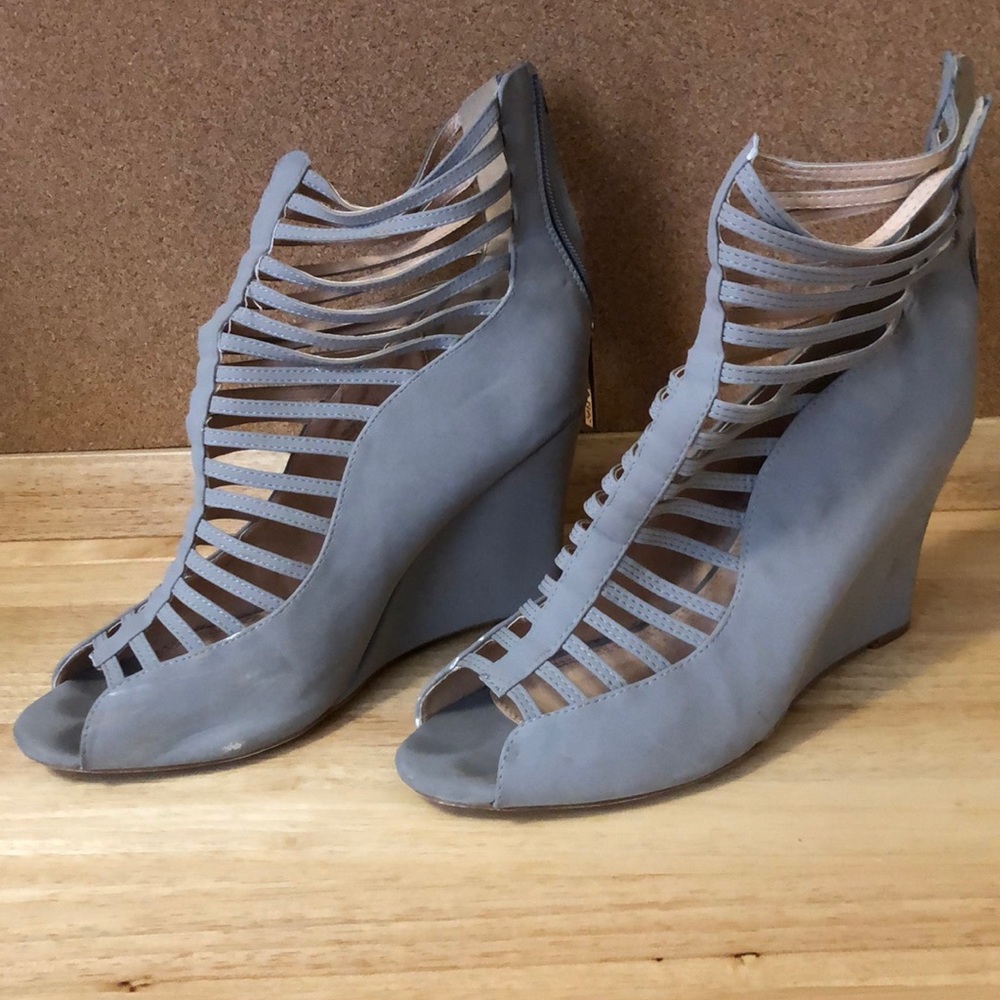 Grey wedges